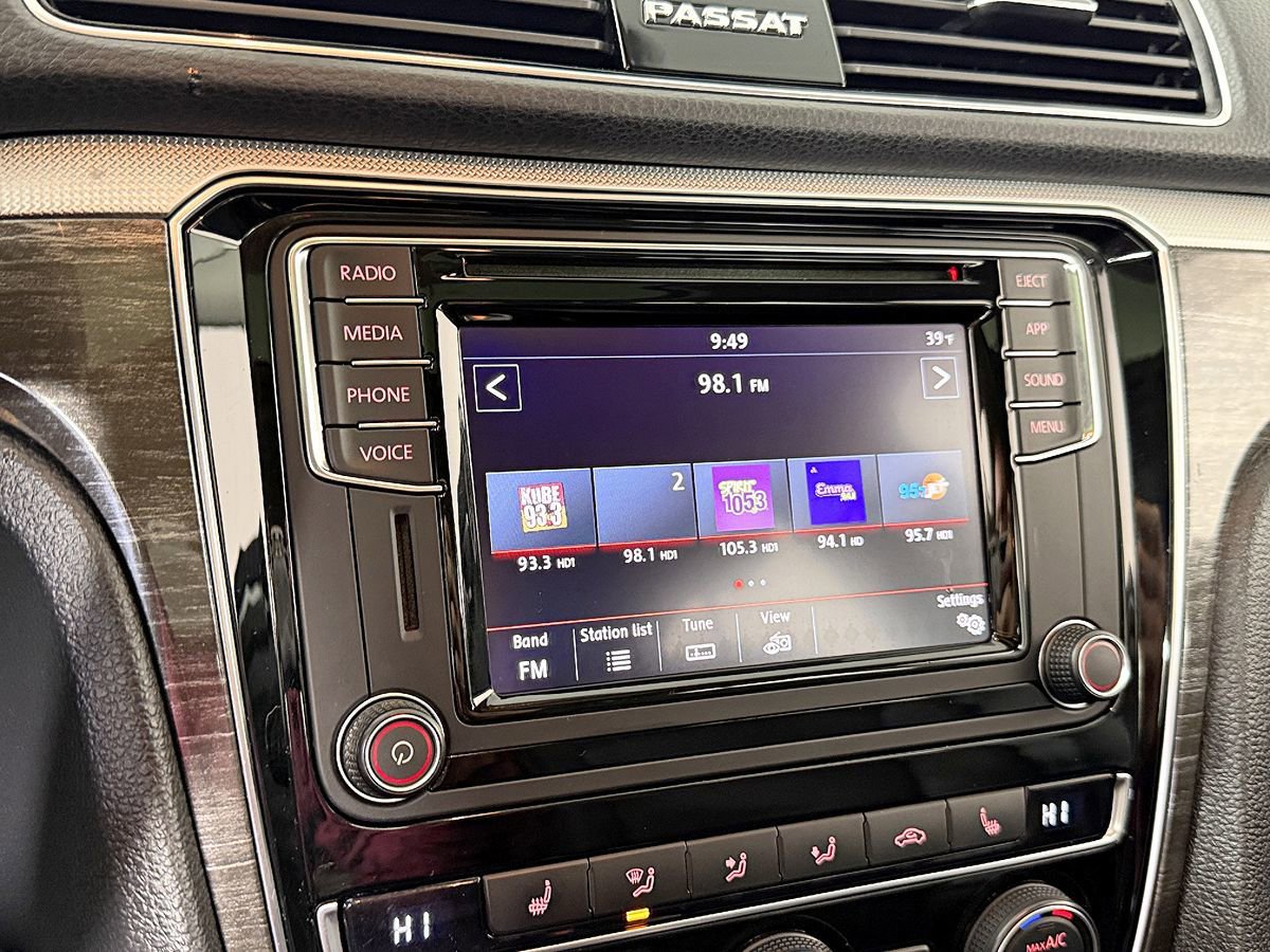 Used 2018 Volkswagen Passat 2.0T SE image 31