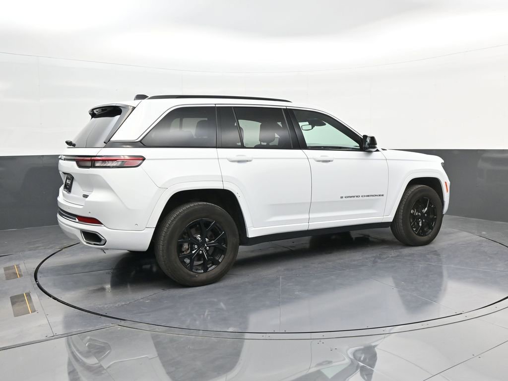 Used 2024 Jeep Grand Cherokee Altitude AWD/4WD image 8