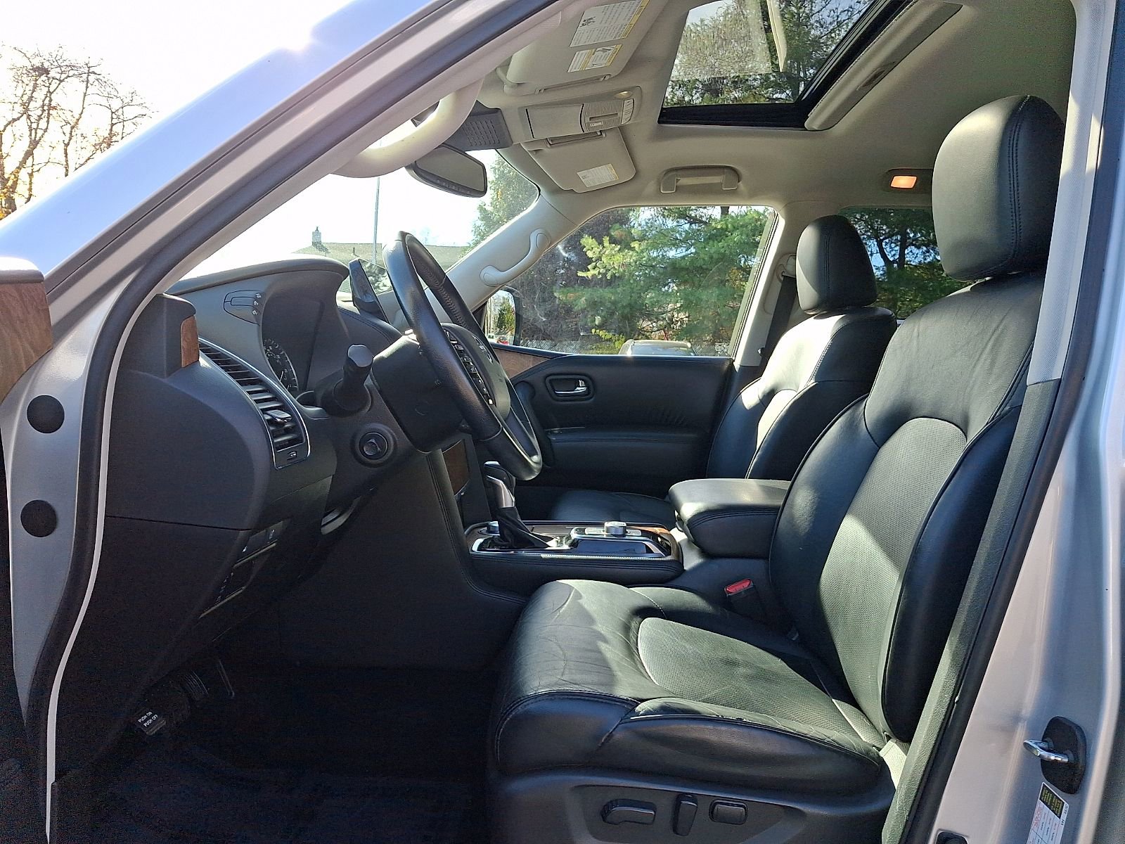 Used 2021 Nissan Armada SL w/ Captain's Chairs Package image 14