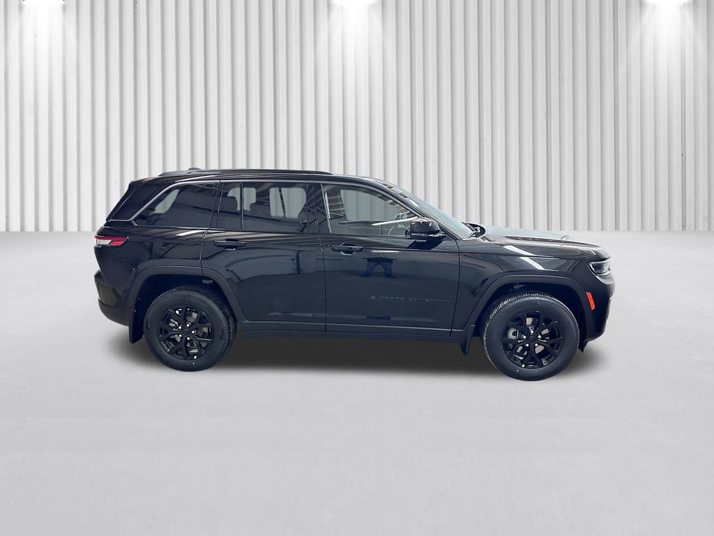 New 2026 Jeep Grand Cherokee Altitude image 3