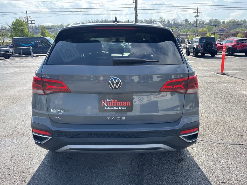 Used 2023 Volkswagen Taos SE w/ Panoramic Sunroof Package FWD image 6