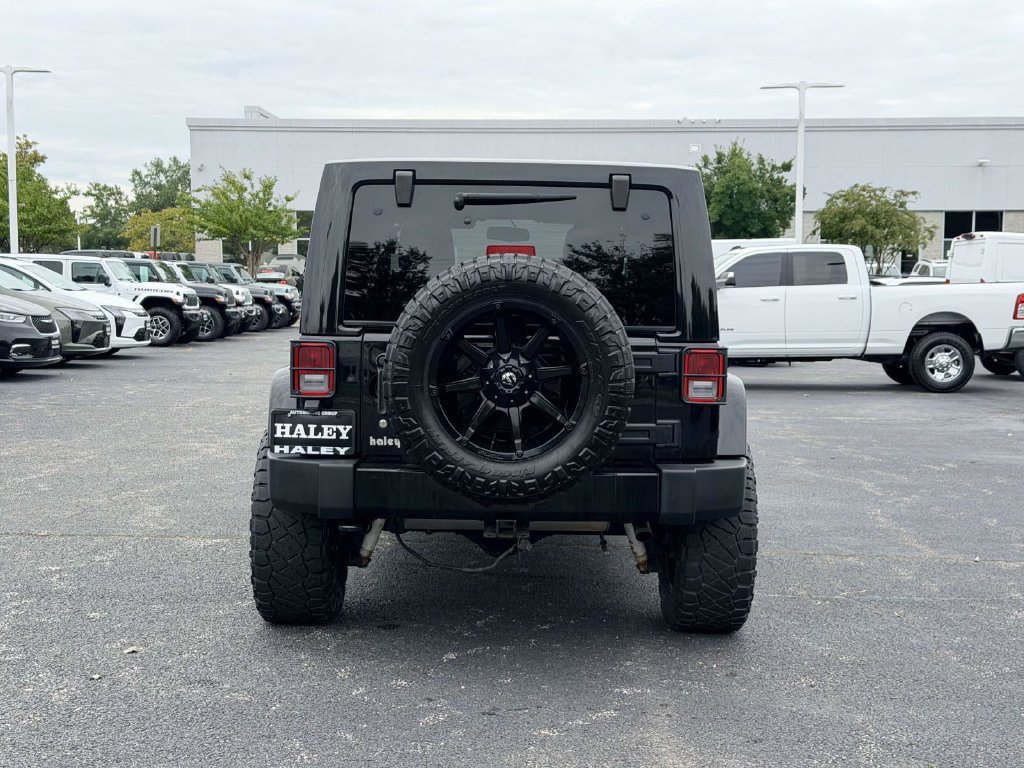 Used 2018 Jeep Wrangler Unlimited Sahara AWD/4WD image 3