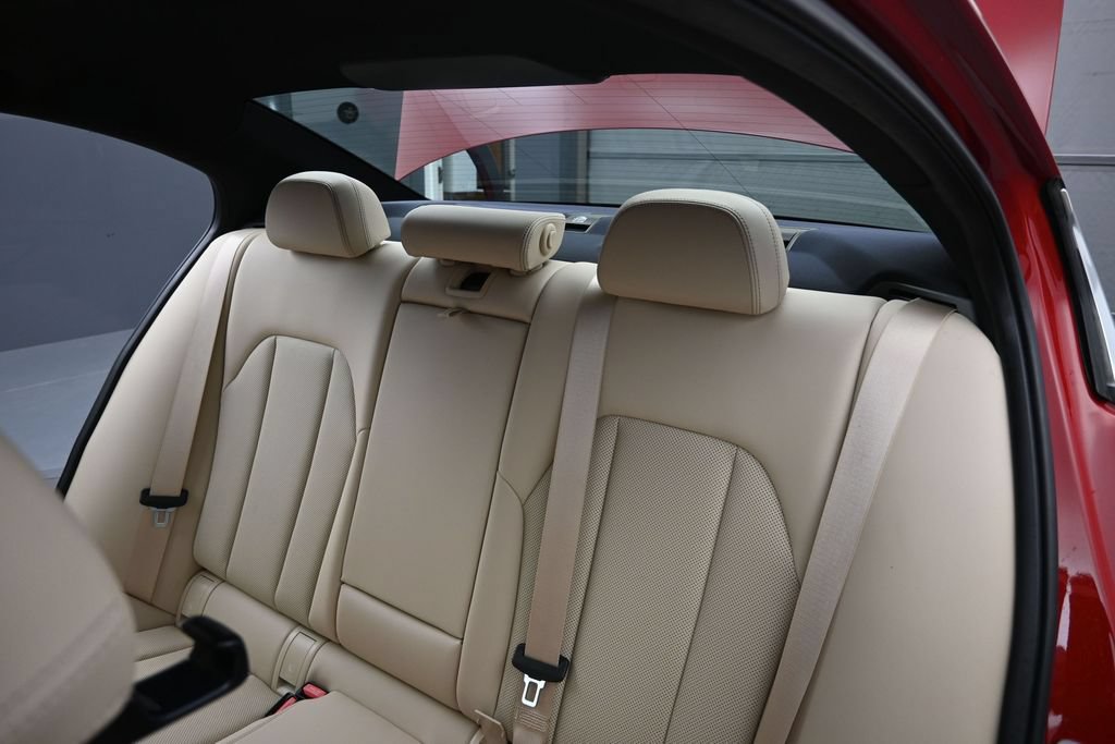 Used 2022 BMW 330i Sedan w/ Driving Assistance Package RWD image 31