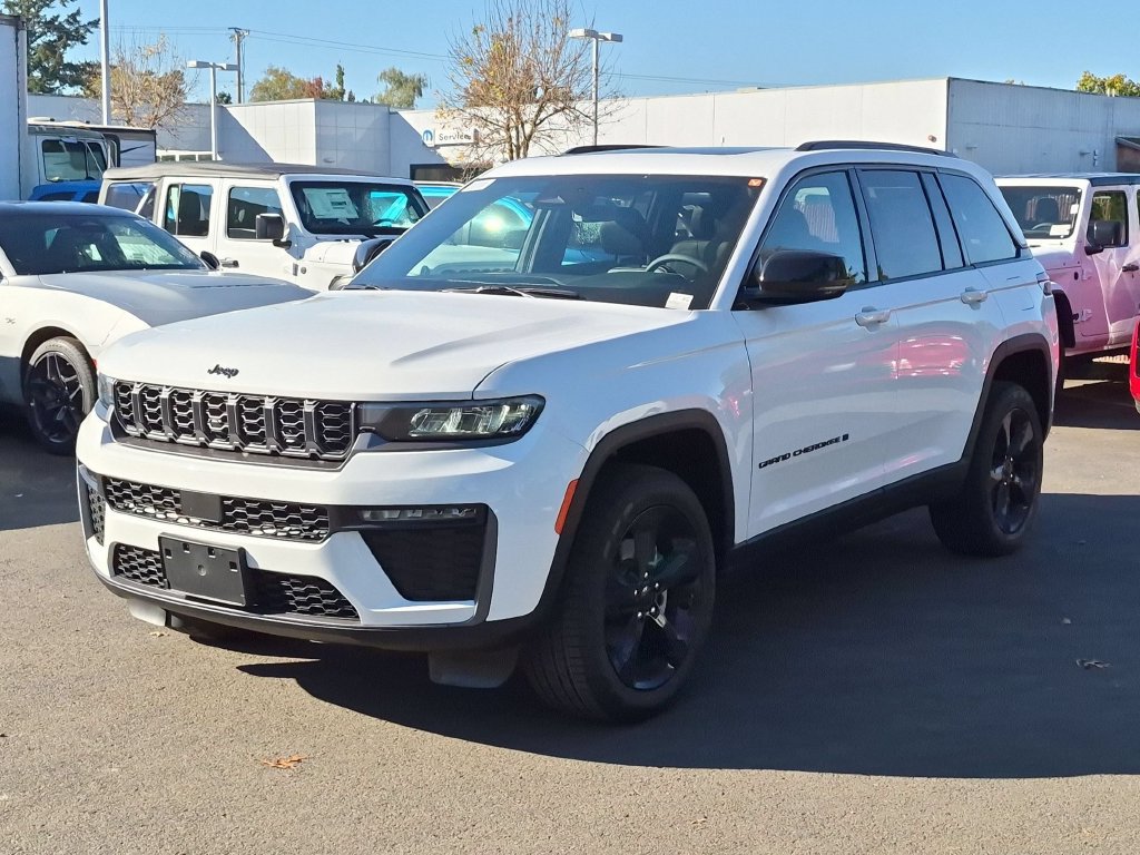 New 2026 Jeep Grand Cherokee Limited w/ Limited Altitude Package AWD/4WD image 3