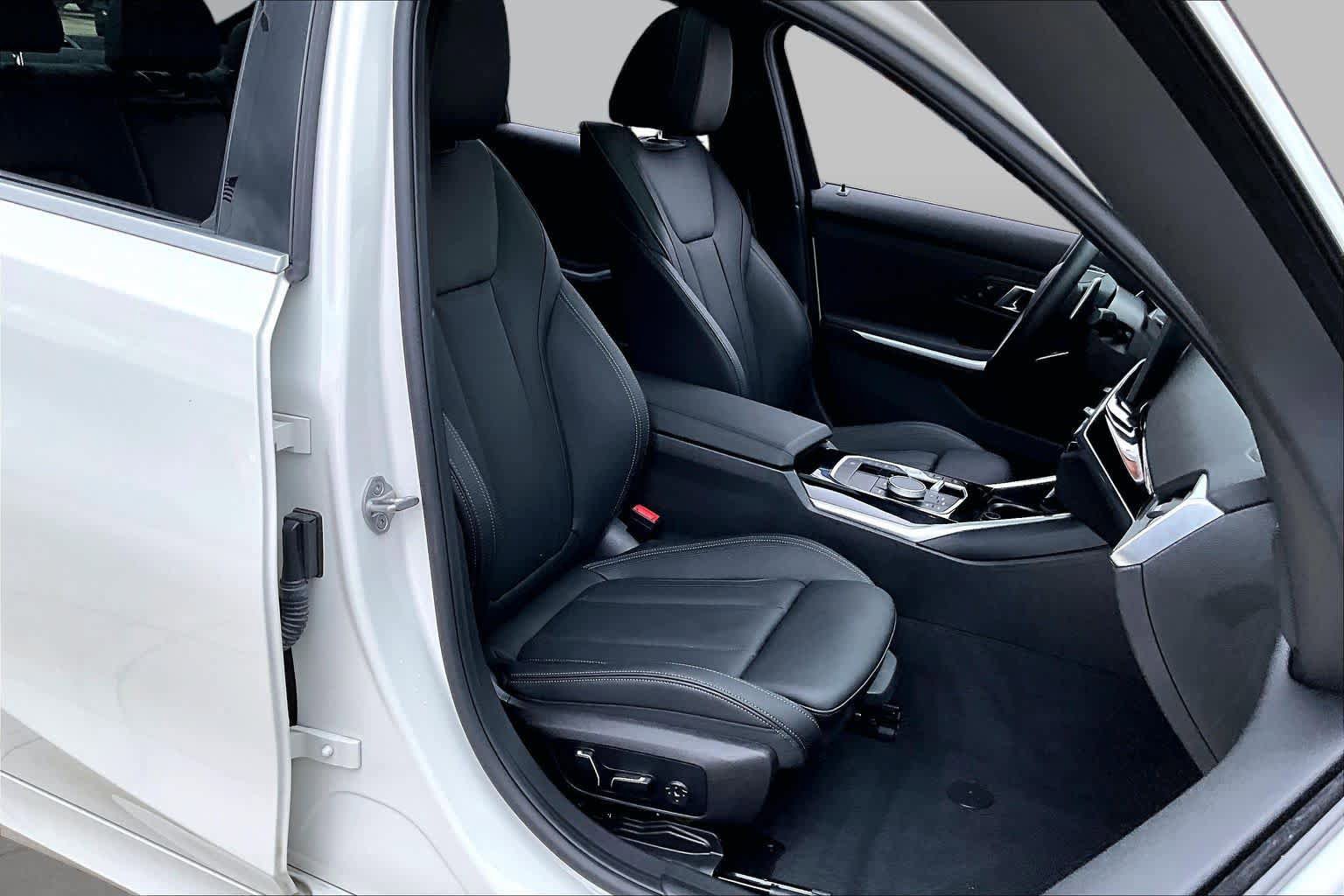 Used 2024 BMW 330i Sedan w/ Premium Package RWD image 8