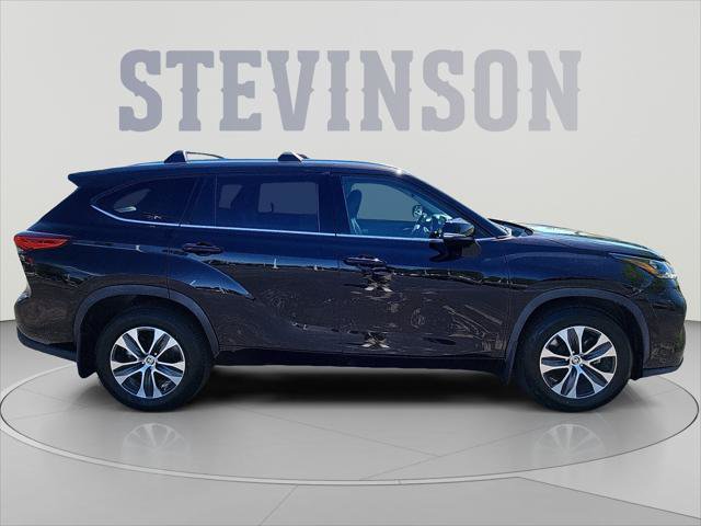 Certified 2020 Toyota Highlander XLE AWD/4WD image 6