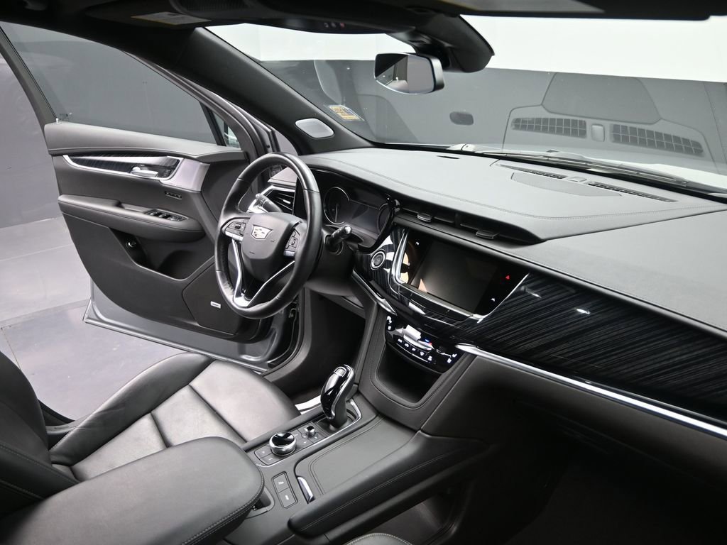 Certified 2025 Cadillac XT6 Premium Luxury image 17