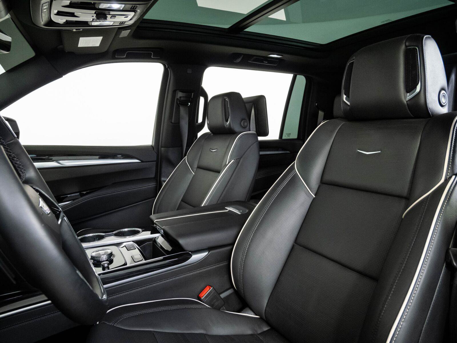 Used 2026 Cadillac Escalade ESV Sport w/ Touring Package AWD/4WD image 5