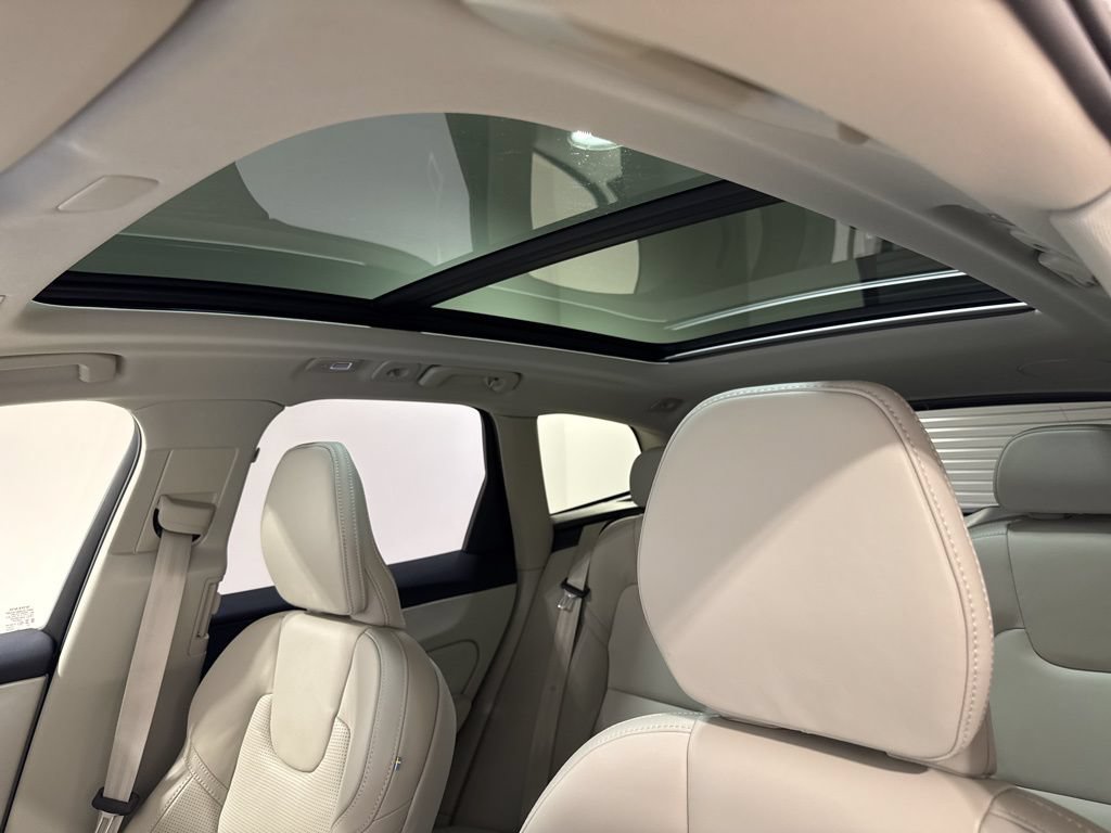 New 2026 Volvo XC60 B5 Ultra w/ Protection Package Premier AWD/4WD image 16
