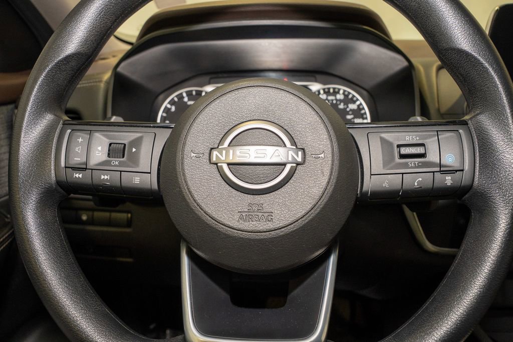 Used 2023 Nissan Rogue SV image 17
