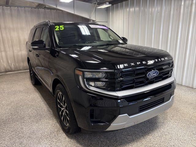 Used 2025 Ford Expedition Platinum AWD/4WD image 3