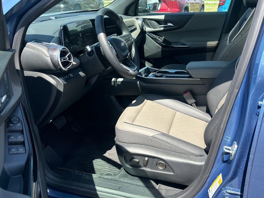 New 2026 Chevrolet Equinox LT w/ Convenience Package II AWD/4WD image 9