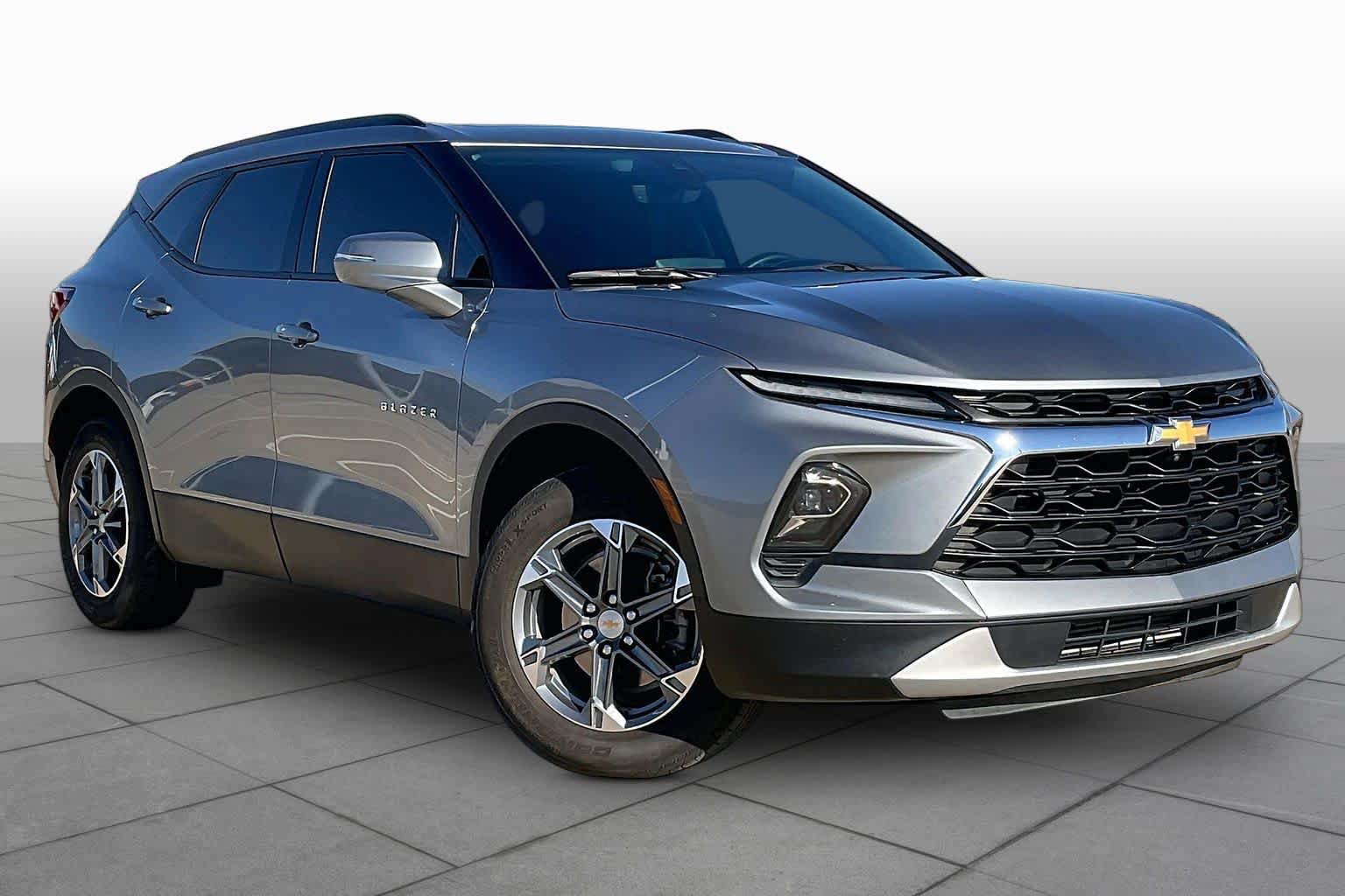 Used 2024 Chevrolet Blazer LT w/ Sound & Technology Package FWD image 3