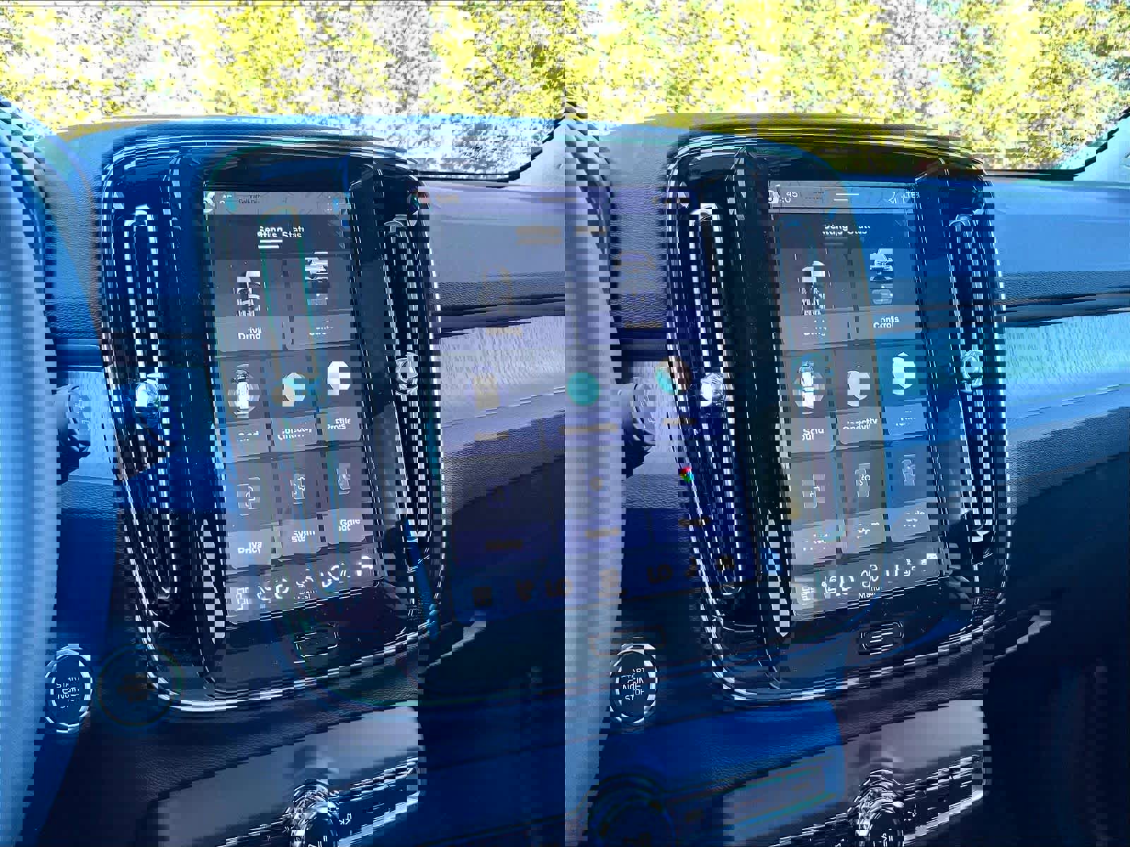 New 2026 Volvo XC40 B5 Core w/ Climate Package image 22