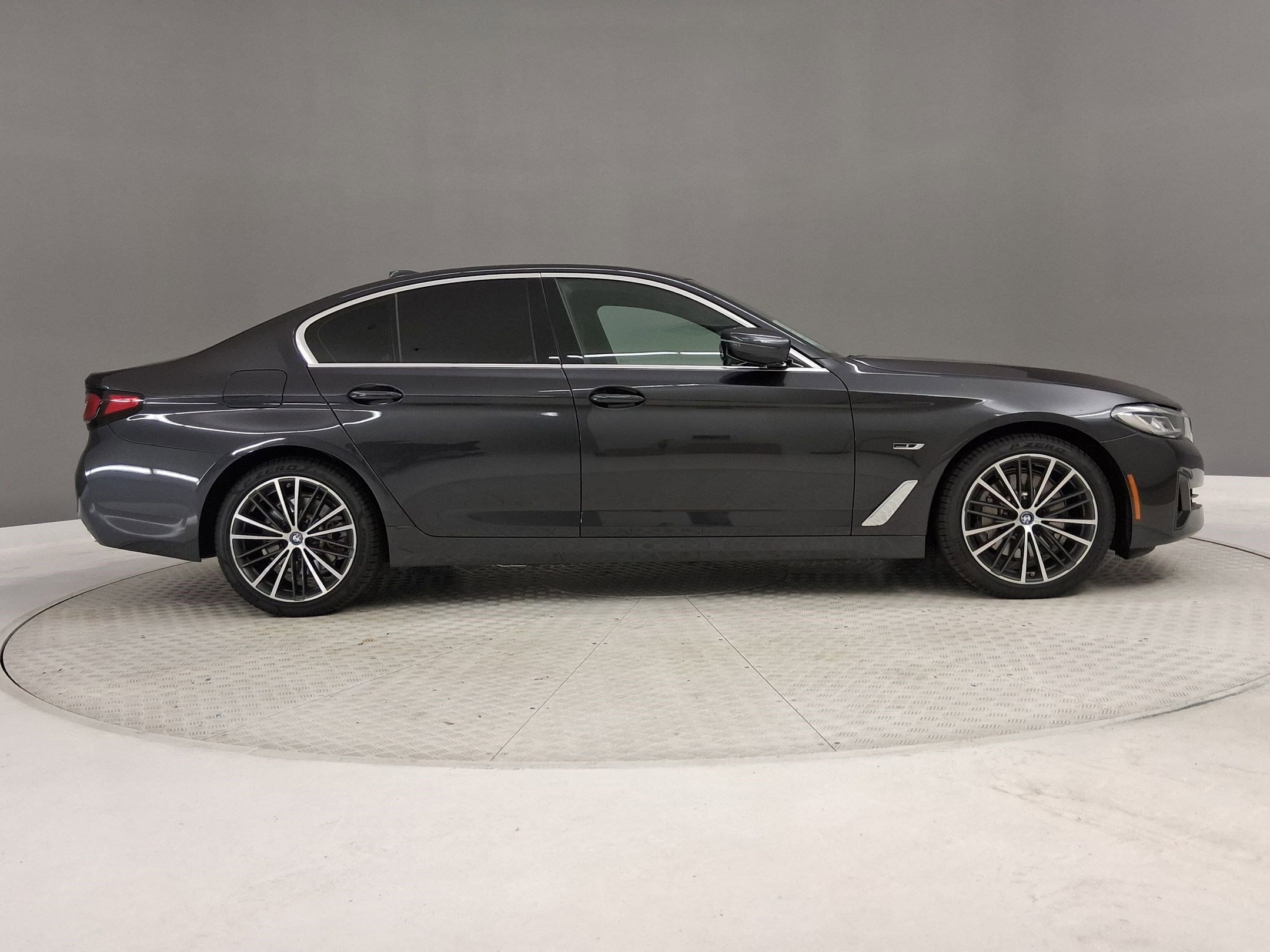 Used 2023 BMW 530e w/ Convenience Package RWD image 6