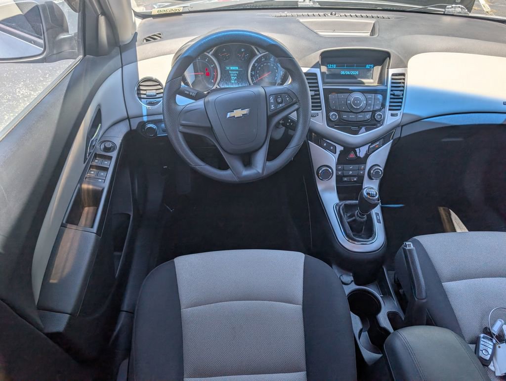 Used 2014 Chevrolet Cruze LS FWD image 10