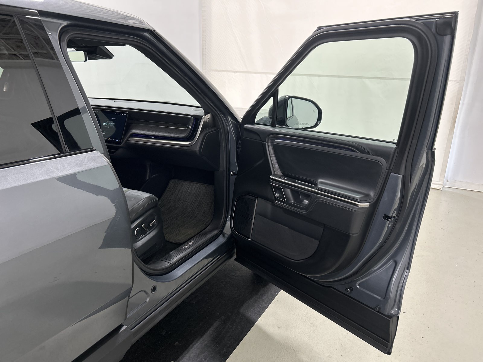 Used 2023 Rivian R1T Adventure Quad AWD/4WD image 18
