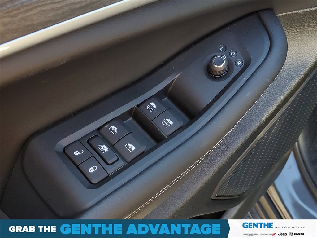 Certified 2024 Jeep Grand Cherokee Limited image 13