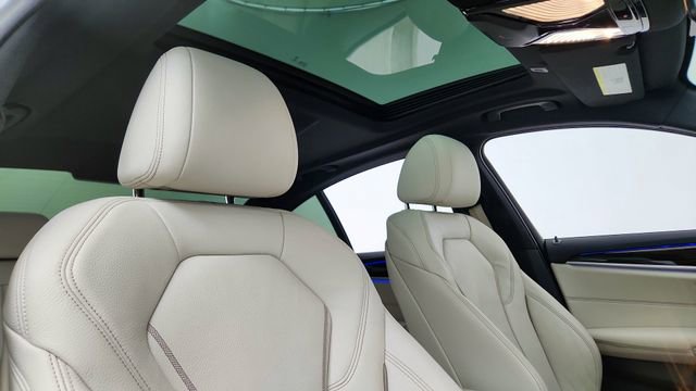 Used 2023 BMW 540i w/ M Sport Package image 21