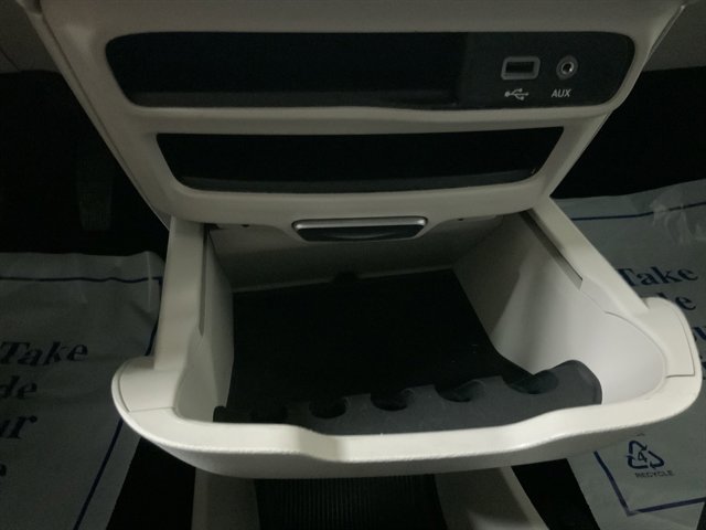 Used 2018 Chrysler Pacifica Touring-L image 31