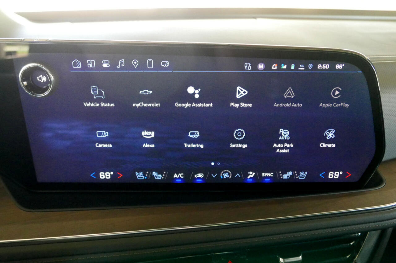 Used 2025 Chevrolet Suburban High Country image 36