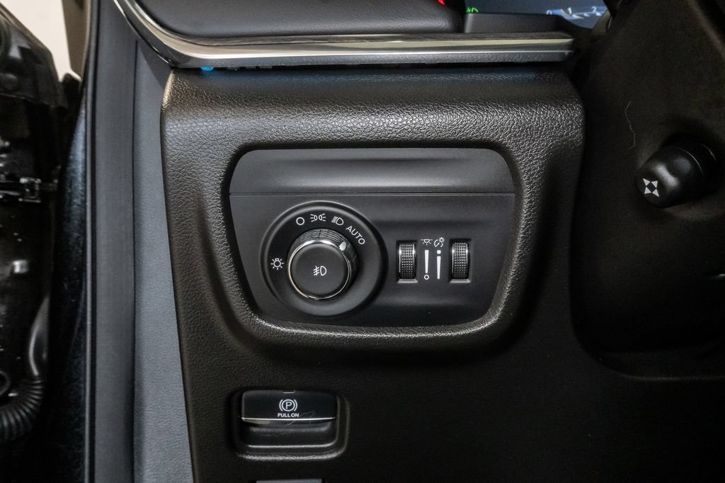 Used 2023 Jeep Grand Cherokee L Overland AWD/4WD image 15