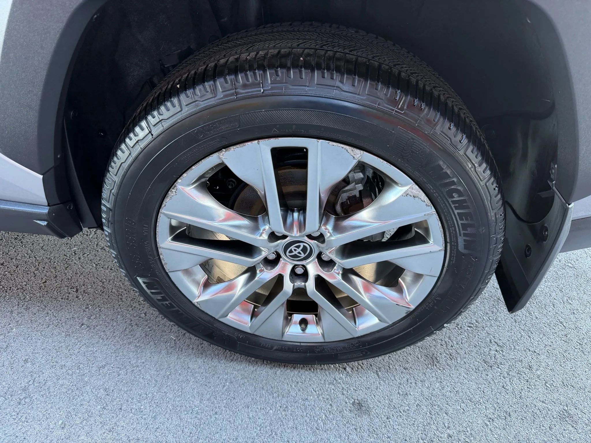 Used 2021 Toyota RAV4 XLE Premium FWD image 18