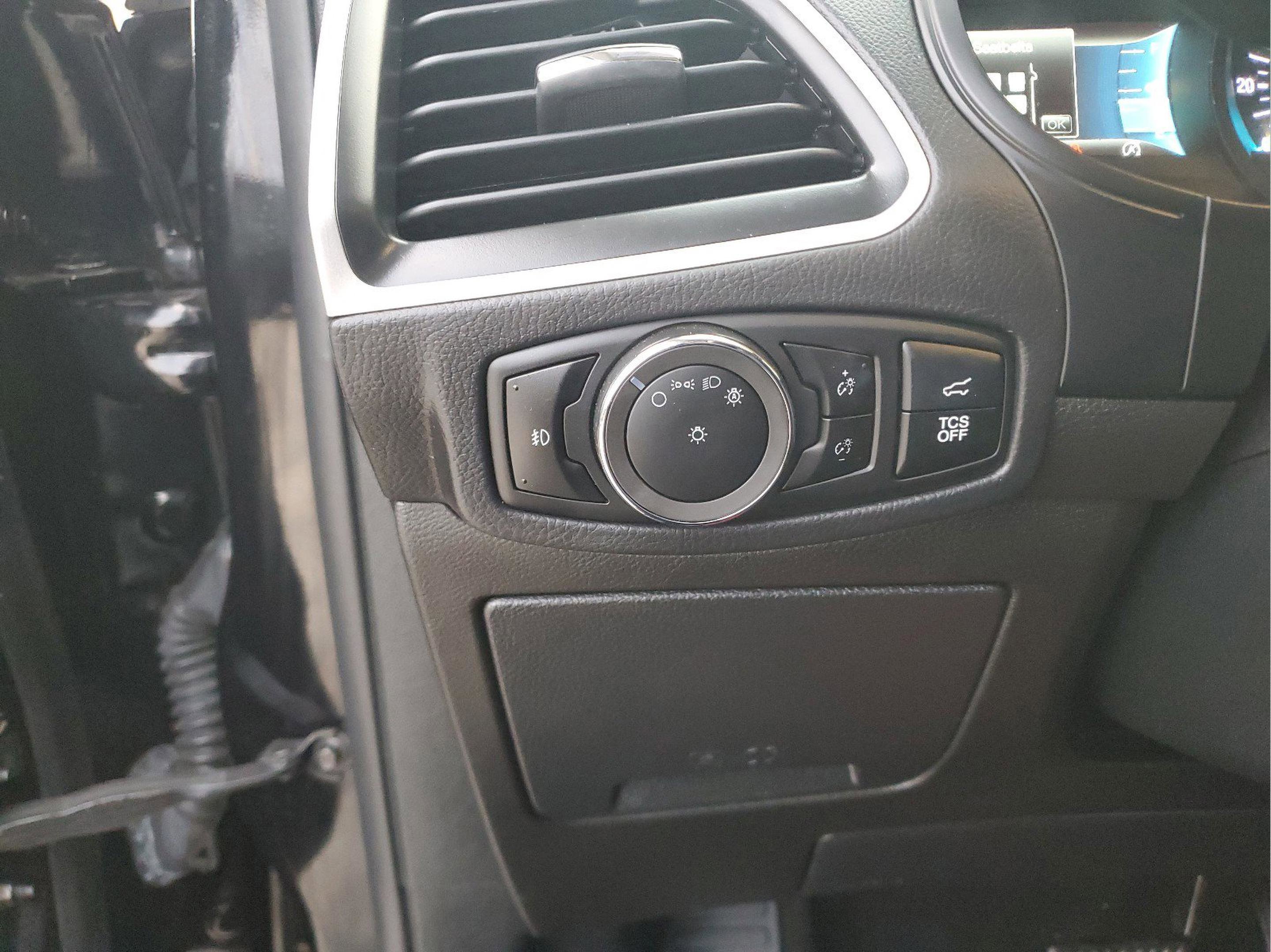 Used 2024 Ford Edge SEL w/ Sport Appearance Package image 30