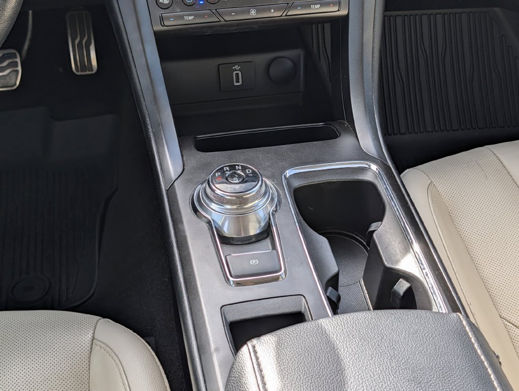Used 2018 Ford Fusion Titanium FWD image 16