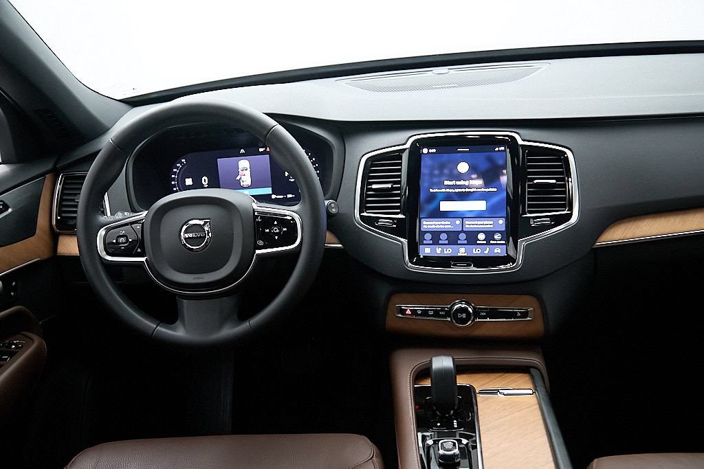 Certified 2023 Volvo XC90 B6 Plus w/ Protection Package Premier AWD/4WD image 23