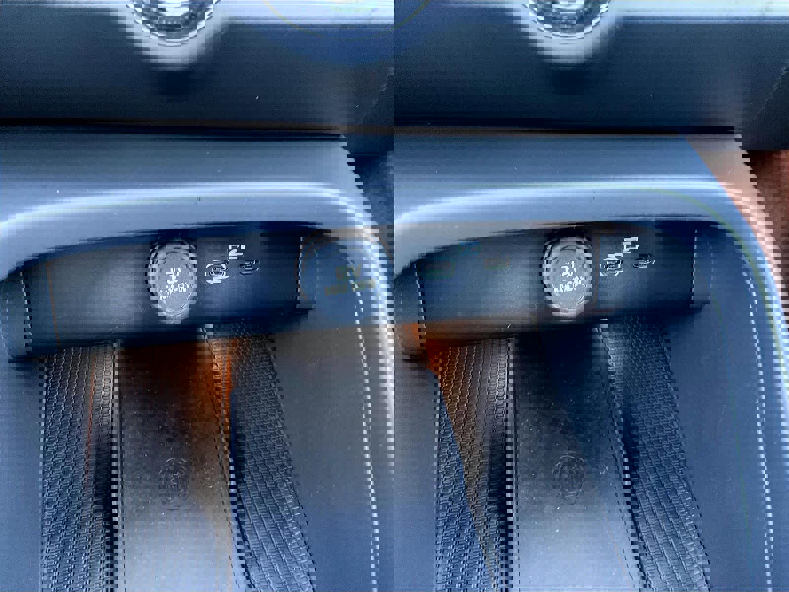 Used 2023 Volvo XC40 Recharge Ultimate w/ Protection Package Premier image 36