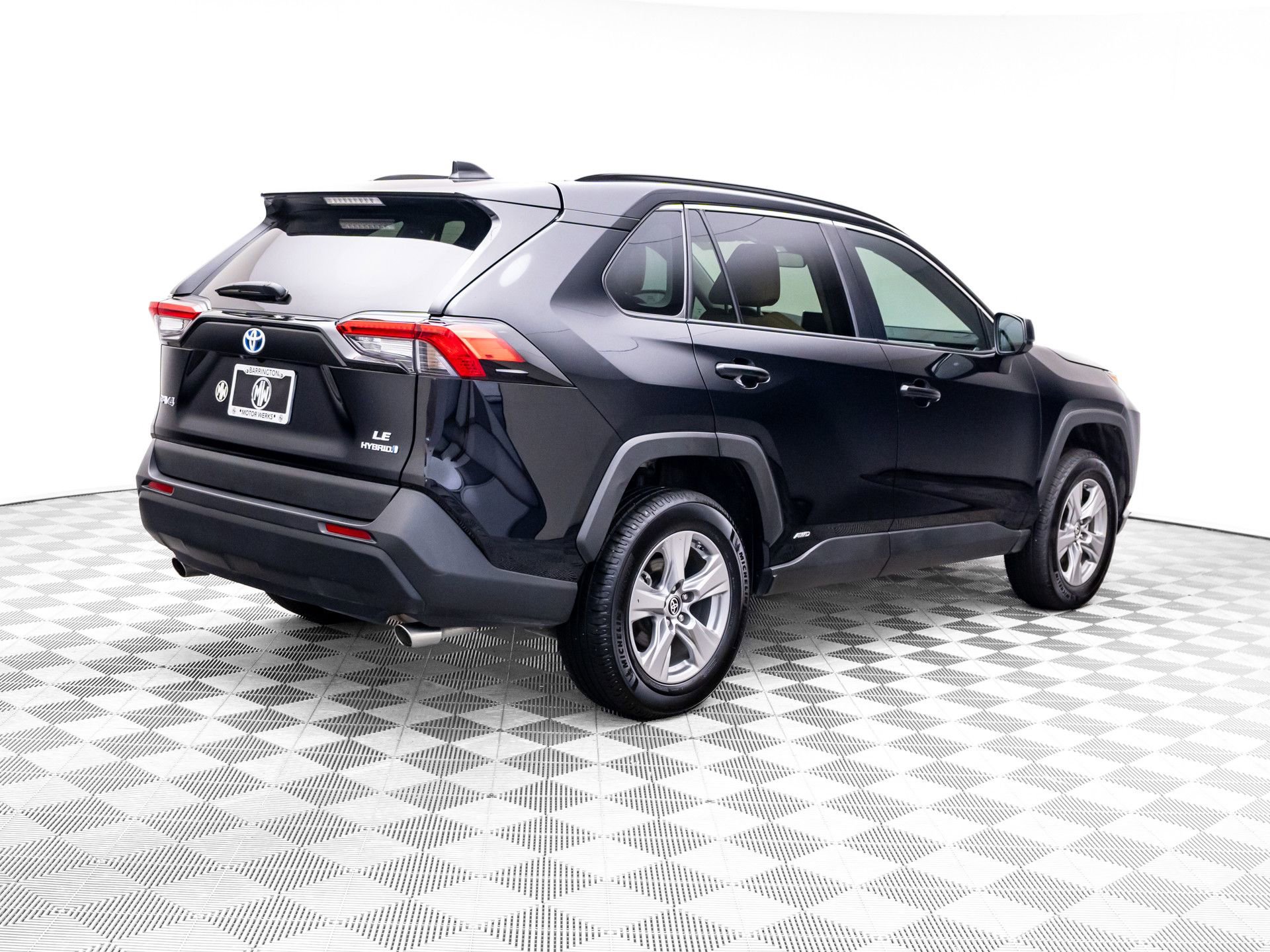 Used 2024 Toyota RAV4 LE AWD/4WD image 5