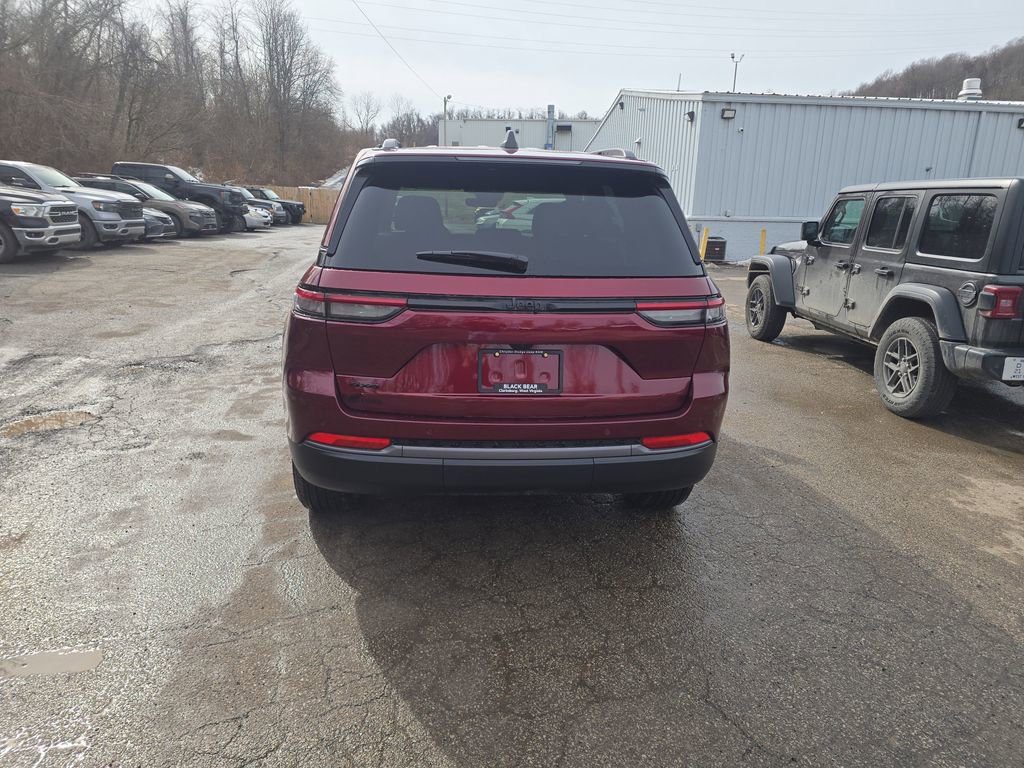 New 2026 Jeep Grand Cherokee Altitude image 5