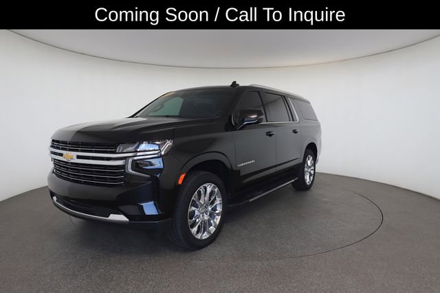 Used 2023 Chevrolet Suburban LT w/ LT Signature Plus Package AWD/4WD image 2