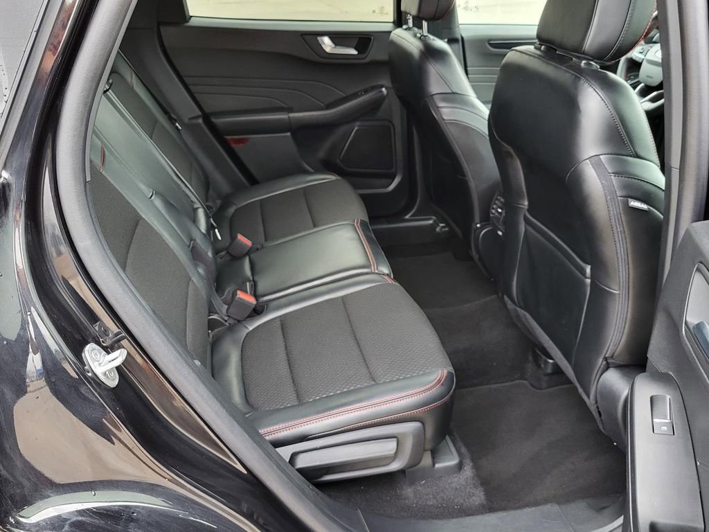 Used 2025 Ford Escape ST-Line image 11