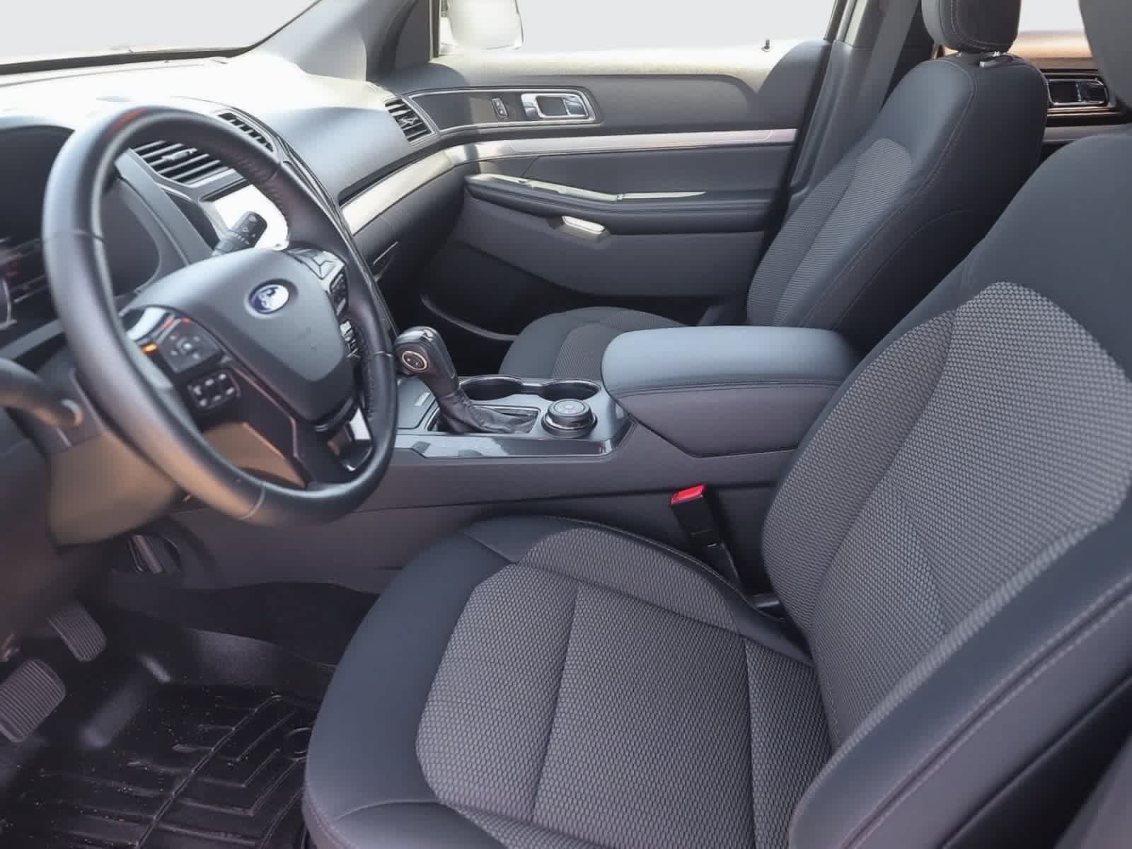 Used 2018 Ford Explorer XLT w/ Equipment Group 201A AWD/4WD image 19