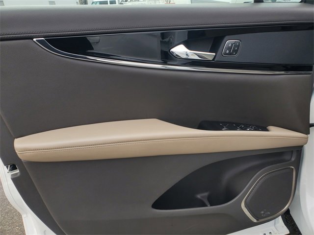 Used 2022 Lincoln Nautilus Reserve image 13