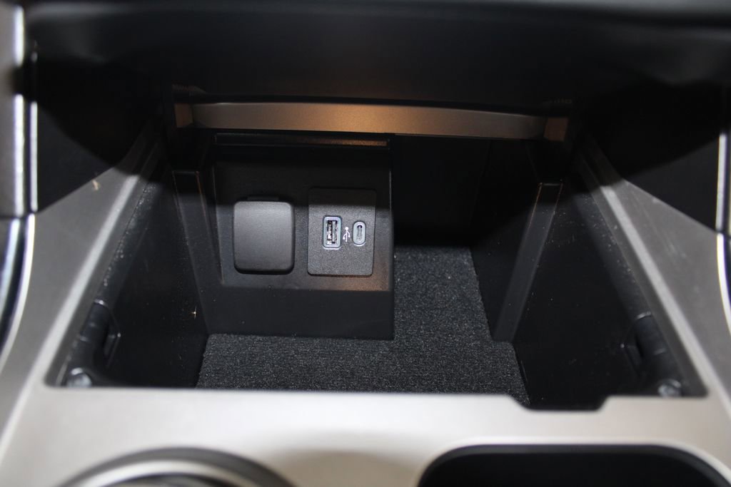 Used 2022 Ford Explorer XLT w/ Equipment Group 202A image 55