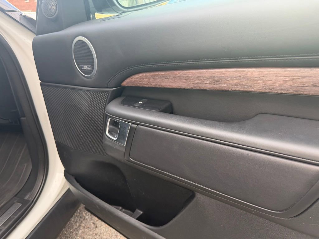 Used 2019 Land Rover Discovery HSE Luxury AWD/4WD image 16