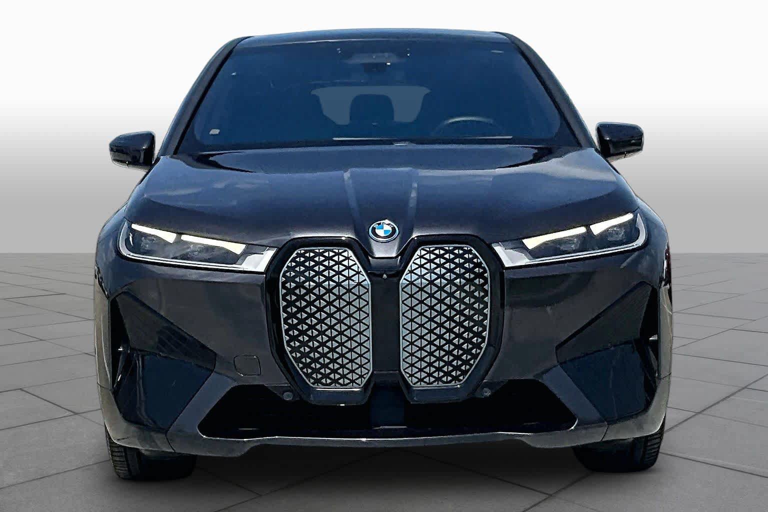 Used 2024 BMW iX xDrive50 w/ Sport Package AWD/4WD image 3