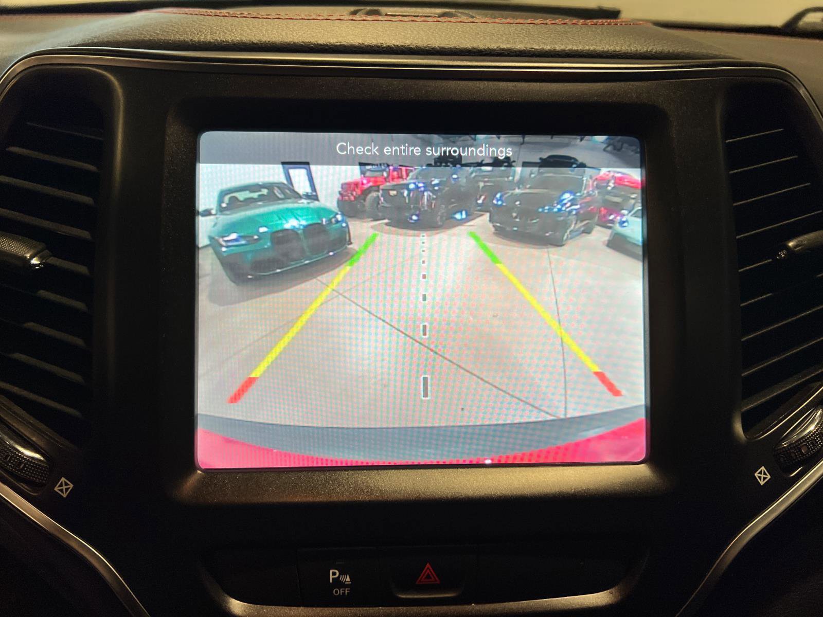 Used 2019 Jeep Cherokee Trailhawk w/ Cold Weather Group image 18