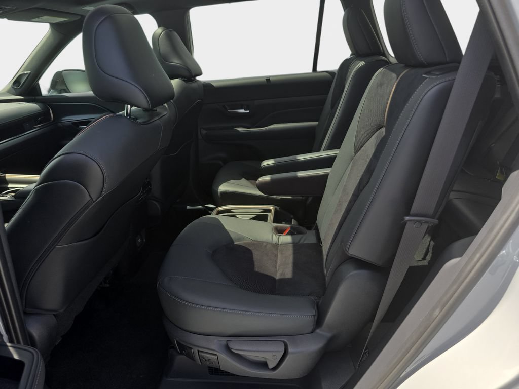 Used 2025 Toyota Grand Highlander AWD Hybrid image 30