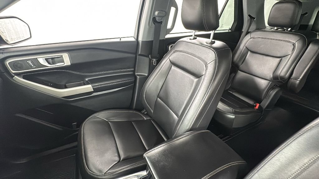 Used 2022 Ford Explorer XLT w/ Equipment Group 202A image 13