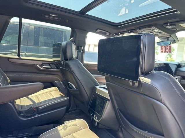Used 2025 GMC Yukon Denali Ultimate AWD/4WD image 24