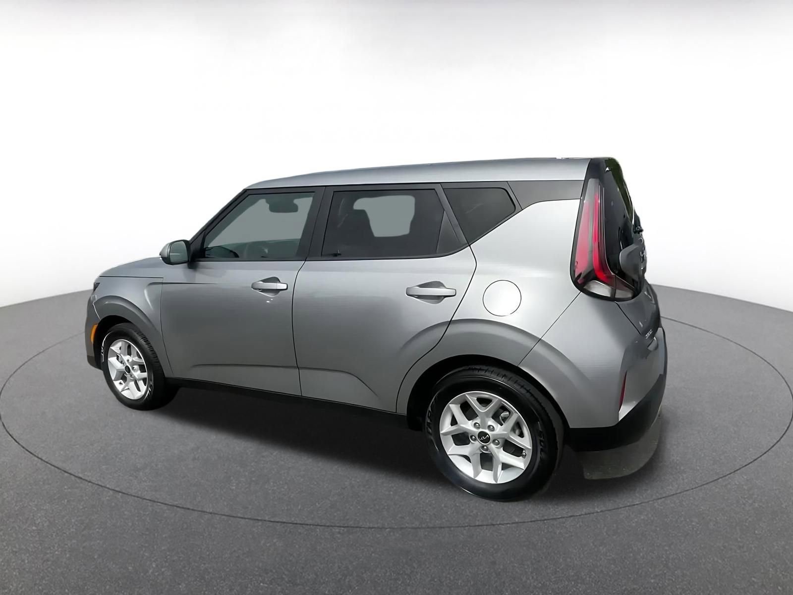 Used 2025 Kia Soul LX w/ LX Technology Package FWD image 10