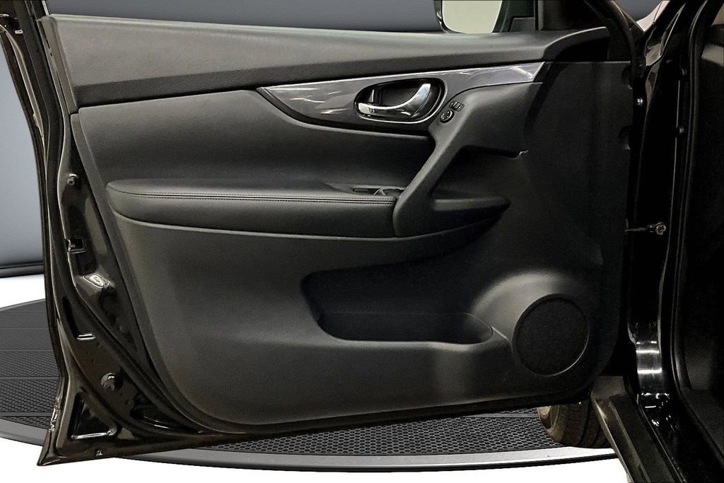 Used 2019 Nissan Rogue SV image 20