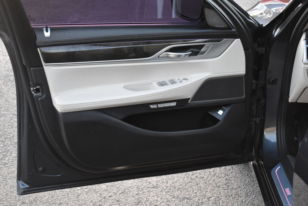 Used 2017 BMW 740i image 14