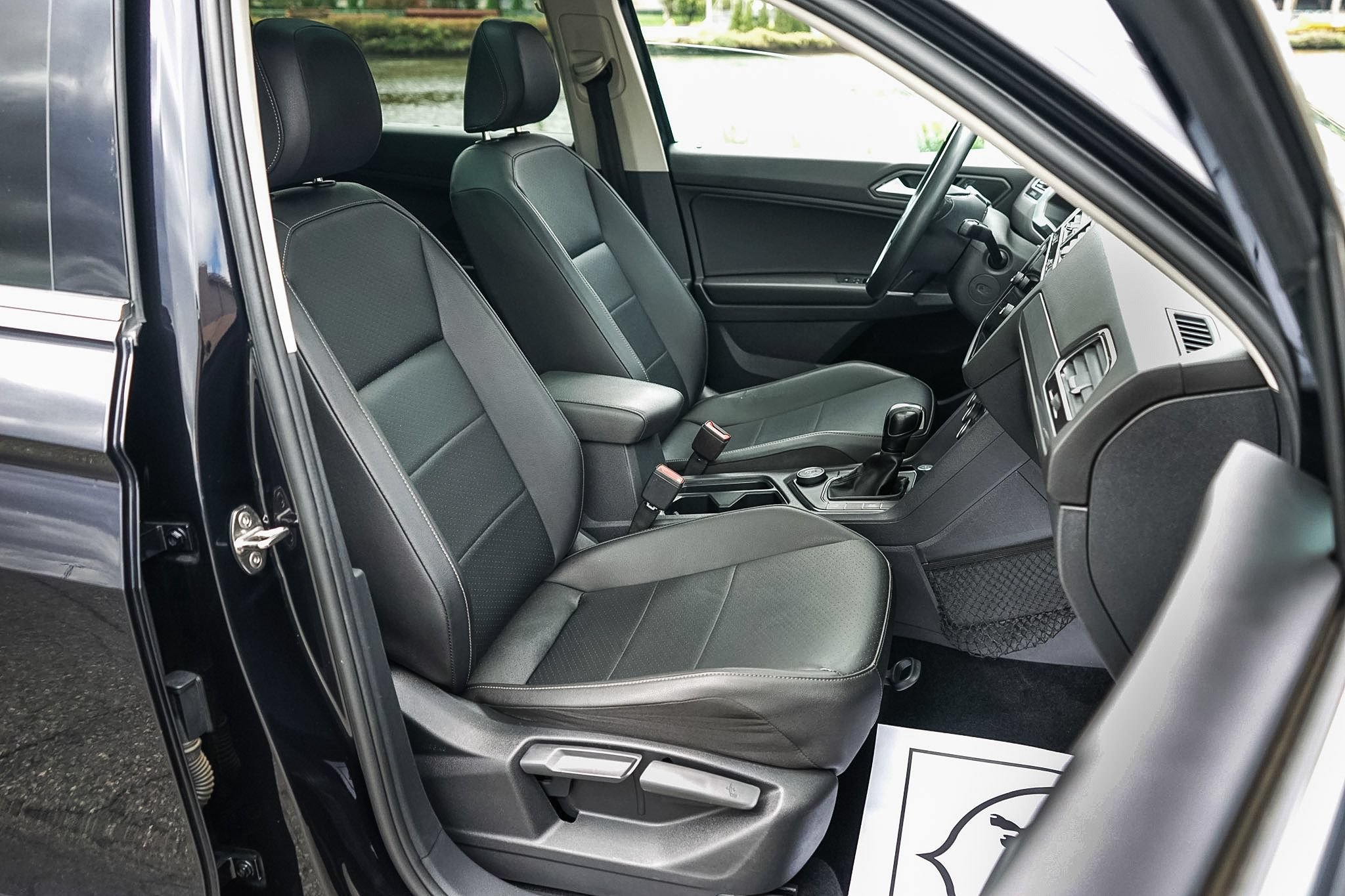 Used 2020 Volkswagen Tiguan SEL w/ 3rd Row Seat Package AWD/4WD image 28
