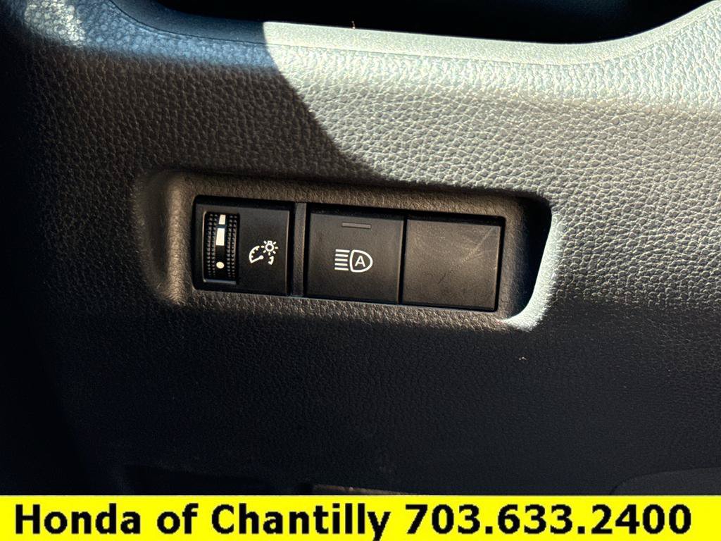 Used 2021 Toyota RAV4 LE AWD/4WD image 19