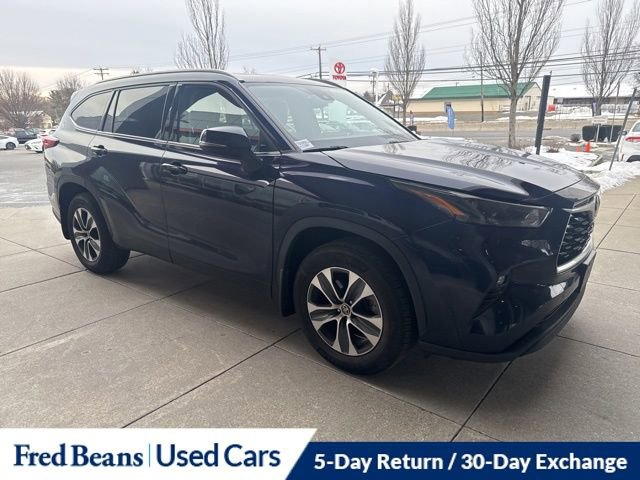 Used 2022 Toyota Highlander XLE video 2